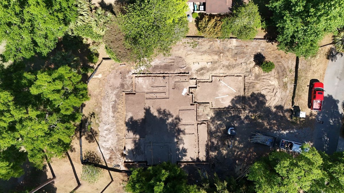Site prep and foundation — the footprint takes shape · 7 Lachlan